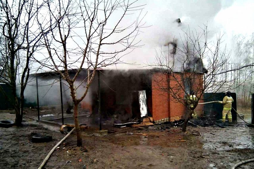 В Железногорске на улице Державная сгорел жилой дом