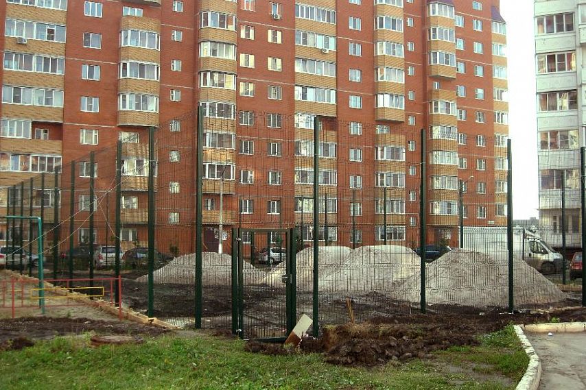 В Железногорске строится новая спортплощадка 
