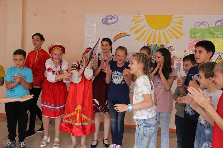 Активисты железногорской Школы полезного действия провели яркий праздник в честь Дня единения славян