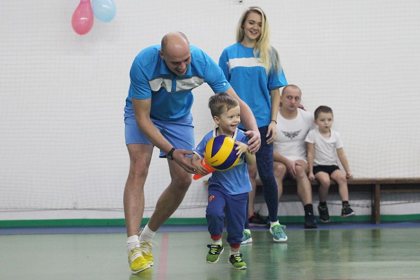 В Железногорске прошел спортивный праздник «Папа, мама, я – спортивная семья»