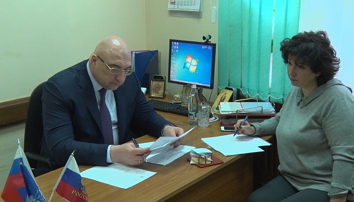 Прием граждан по личным вопросам провел депутат областной Думы Андрей Варичев. 