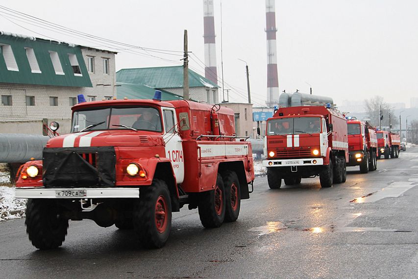 Пожар на складе в Курской области тушили огнеборцы 5 пожарно-спасательных частей