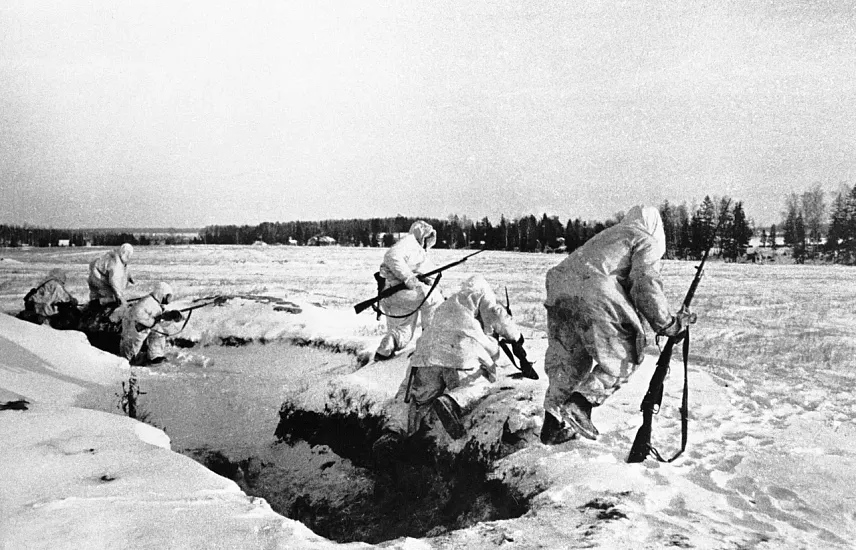 Сквозь снег и огонь: хроника наступления советских бойцов