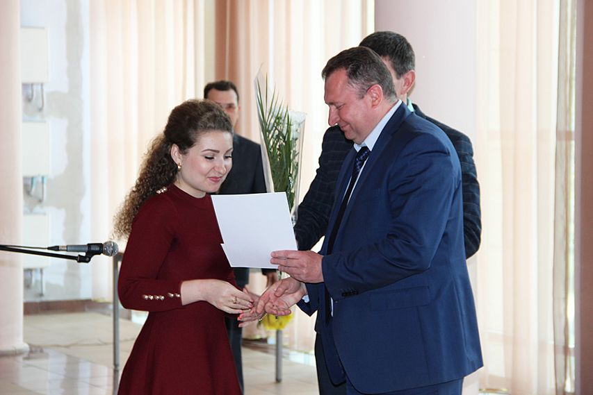 Молодые педагоги Железногорска и района получили премии от компании «Металлоинвест»