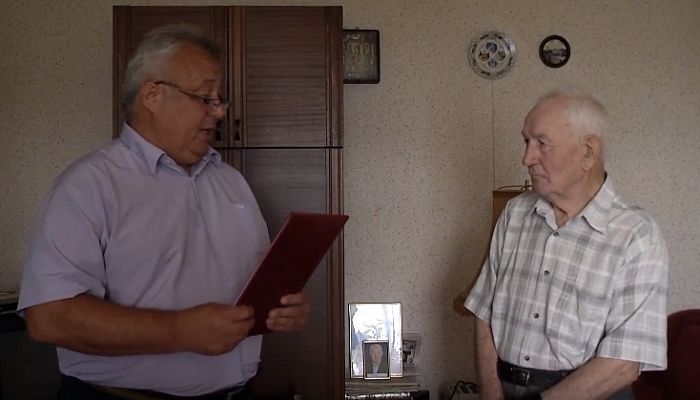 Поздравление ветерана МГОКа Петра Завьялова с 80 летием