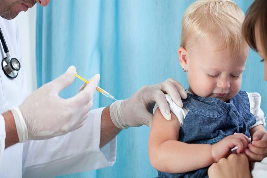 В железногорских детсадах и школах началась вакцинация
