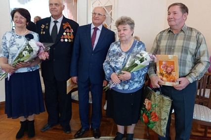 В Железногорском загсе  семейные пары поздравили с 50-летием совместной жизни