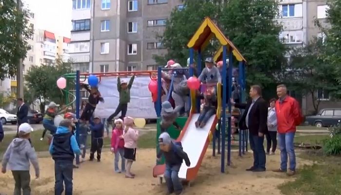 В Железногорске построили детскую игровую площадку