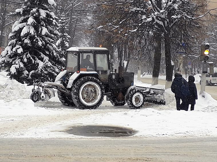 В Железногорске приступили к масштабной уборке снега