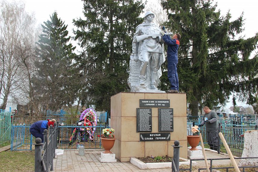 Железногорцы приводят в порядок памятники Героям Великой Отечественной войны