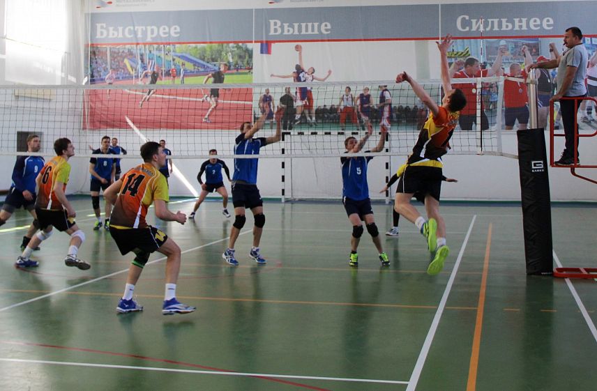 В Железногорске прошли волейбольные игры зонального этапа Открытого Кубка профсоюзов 