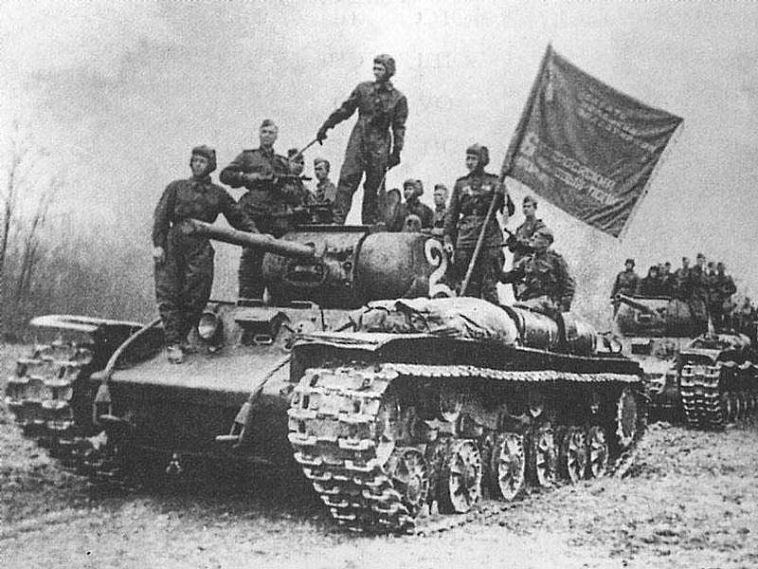 Глава города поздравляет железногорцев с 75-летием Победы Красной Армии в Курской битве
