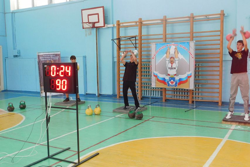 Первые в истории. Впервые в Железногорске состоялись областные соревнования по гиревому спорту среди юниоров