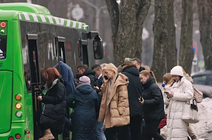 Губернатор проехал по Железногорску на новом автобусе