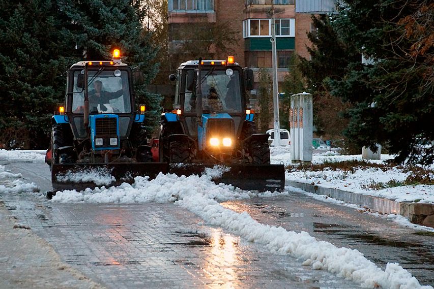 Убирать этой зимой железногорские улицы от снега будут 47 снегоуборочных машин 