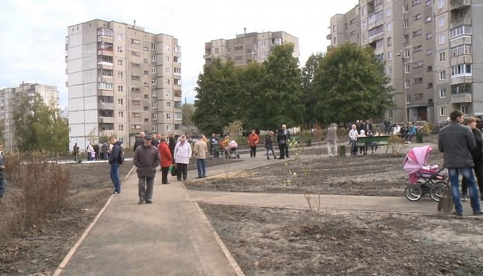Социальное партнерство. В Железногорске в строящемся сквере на улице Горняков посадили деревья