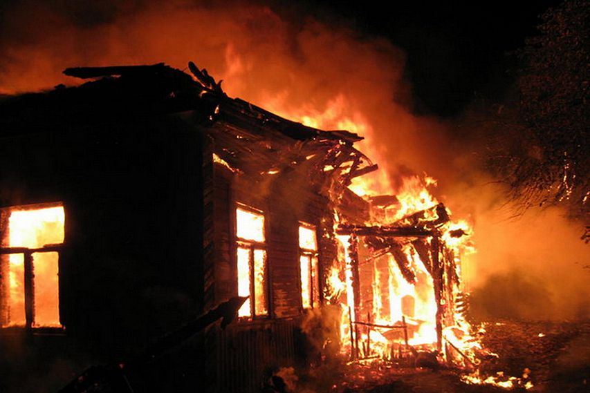 В Железногорском районе дотла сгорел жилой дом