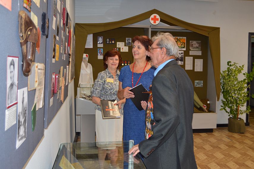 В железногорском краеведческом музее открылась выставка «Герои огненной дуги» 