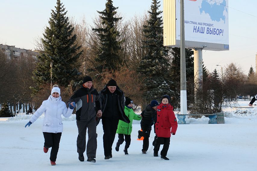 «Барсы» против «Акул»: в Железногорске прошли веселые зимние старты