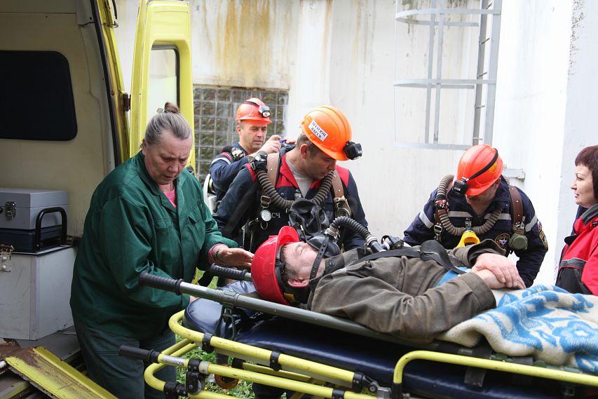 Спасатели провели учения в дренажной шахте Михайловского ГОКа