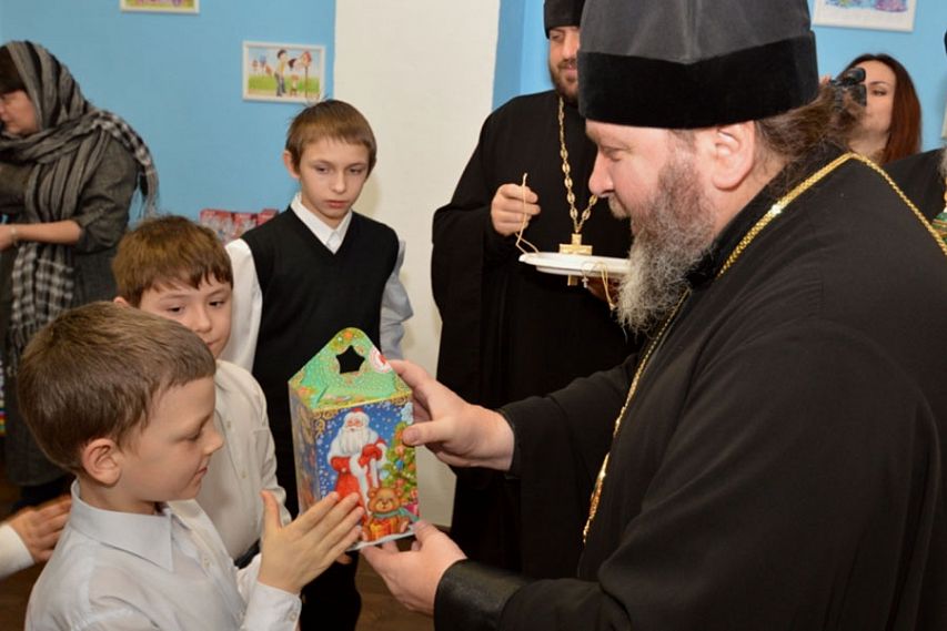 Воспитанники железногорского приюта получили подарки от епископа Железногорского и Льговского Вениамина