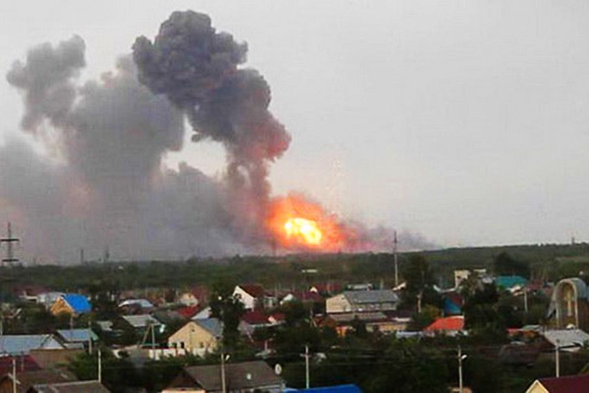 Недалеко от Курского аэродрома загорелся склад боеприпасов