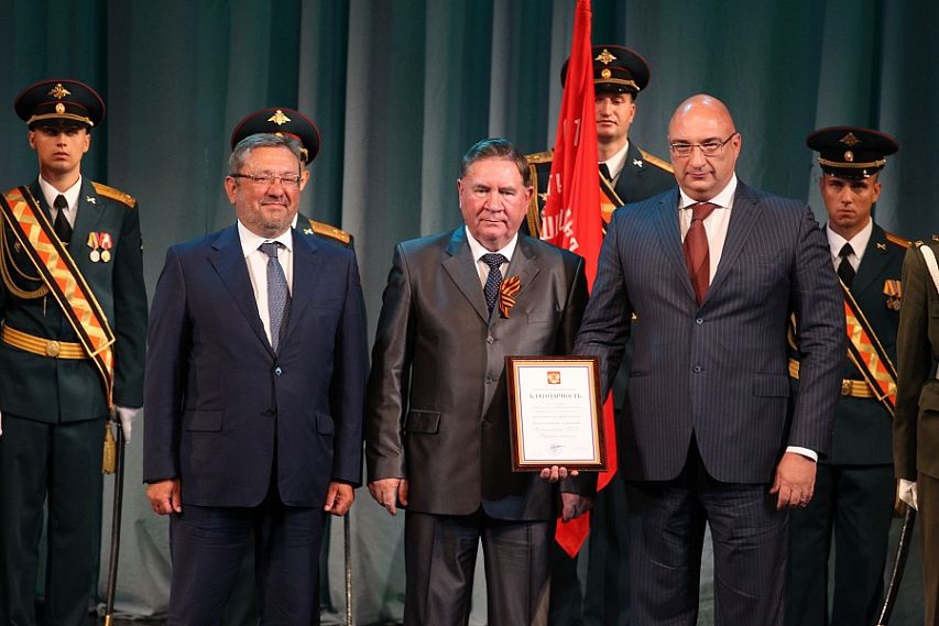 В День день воинской славы коллектив МГОКа получил награду от президента России