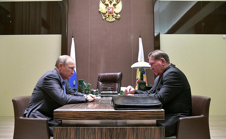 Владимир Путин провел встречу с губернатором области Александром Михайловым