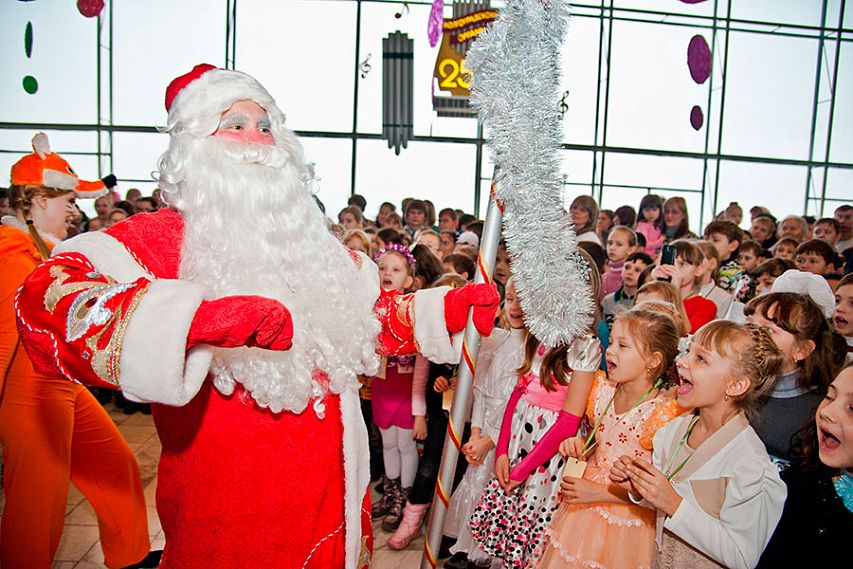 Глава Курской области приглашает детей на Новогодние губернаторские елки