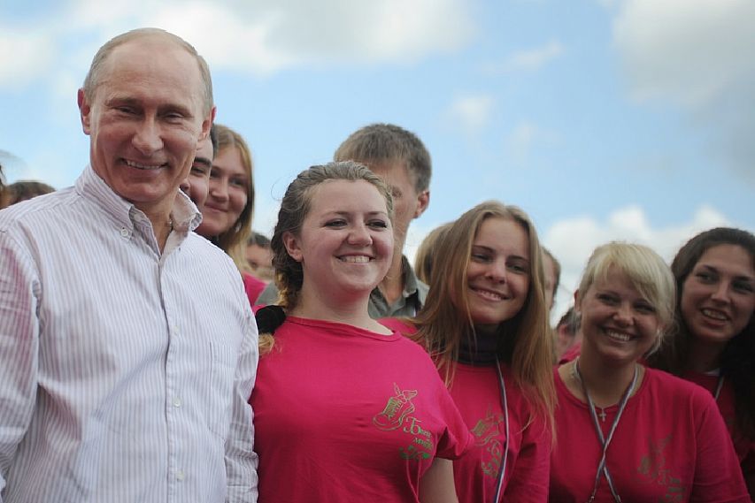 Владимир Путин: «Мы должны вытаскивать молодых и перспективных людей»