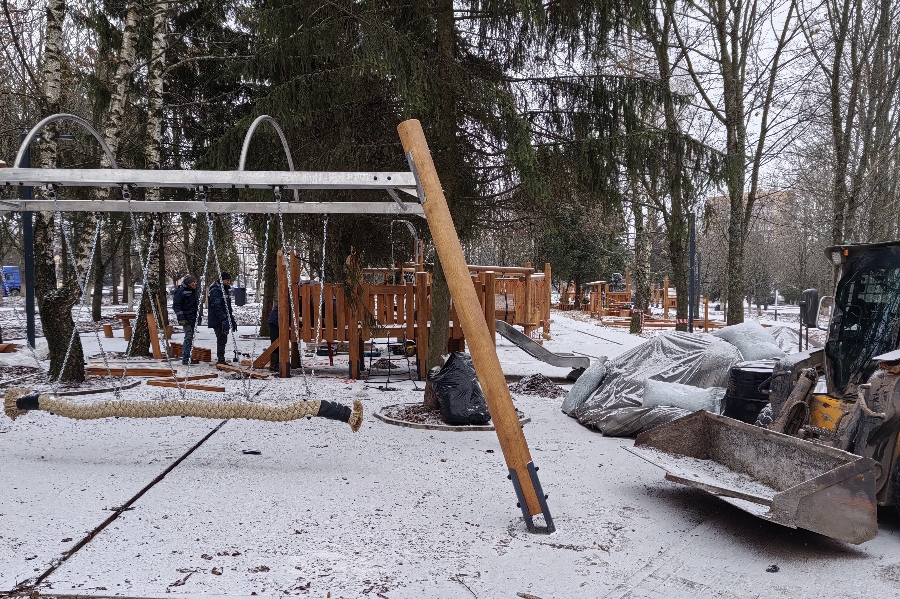 В Железногорске завершают благоустройство Аллеи семьи 