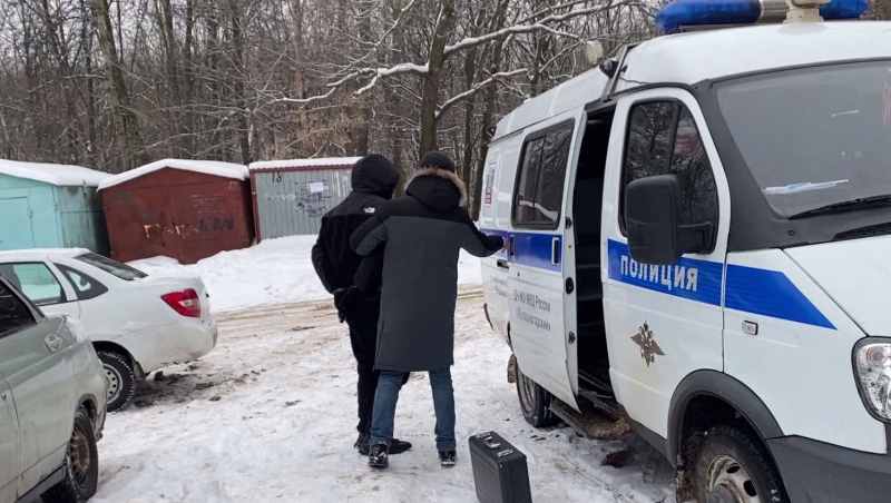 В Железногорске полицейские задержали двух курян, распространявших наркотики