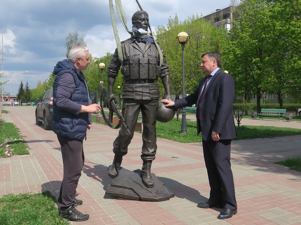 В Железногорске установили памятник воинам-интернационалистам, созданный на народные средства