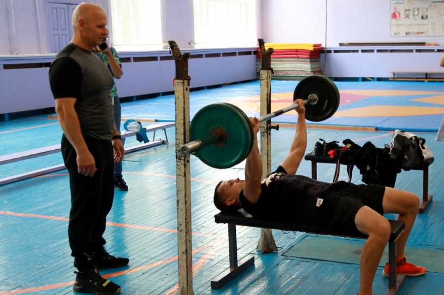 Мастер спорта международного класса Евгений Уваров провёл занятие с юными атлетами Железногорска 