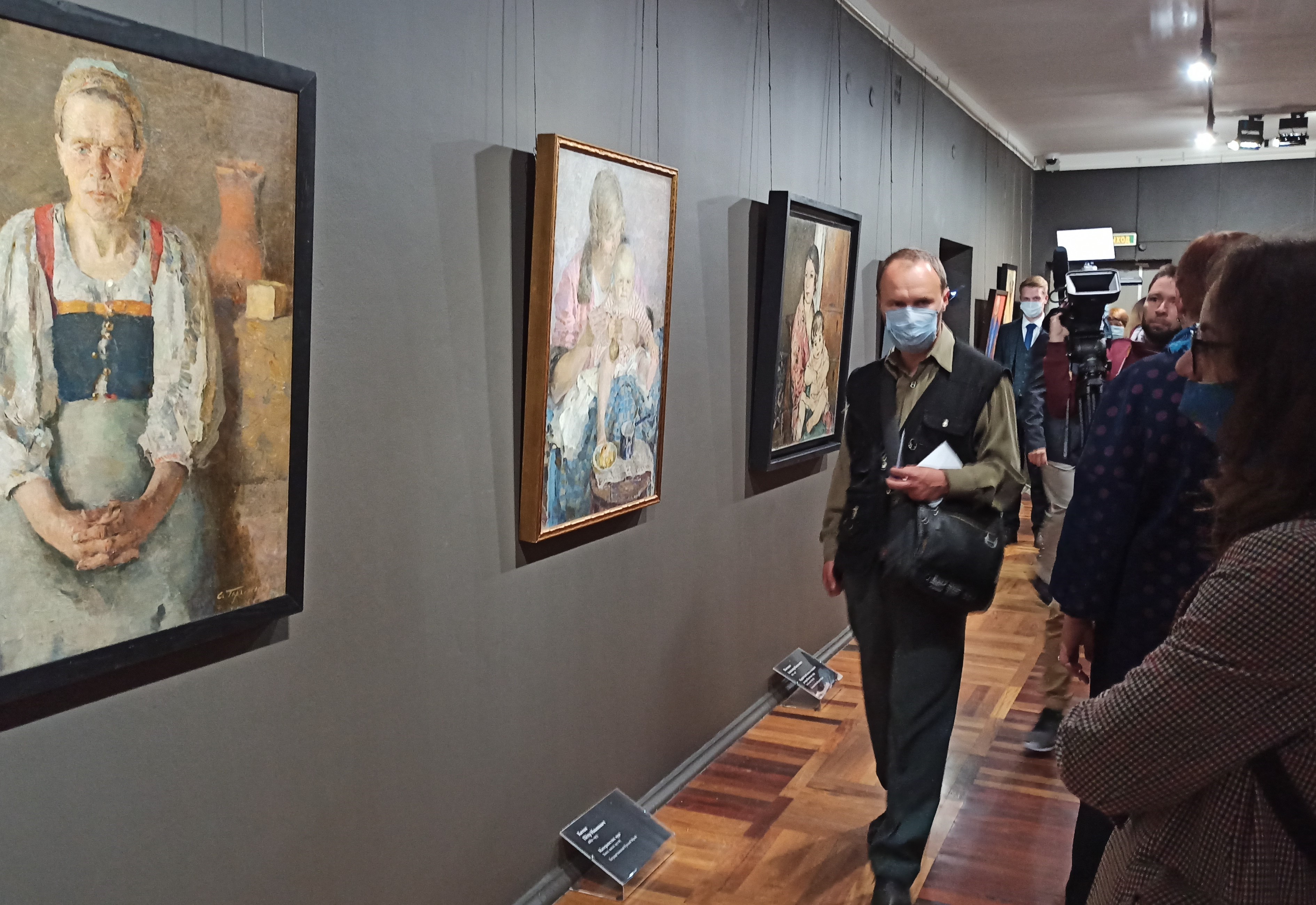 Женщина выходит из тени: в курской картинной галерее имени Дейнеки открылась выставка Государственного Русского музея 