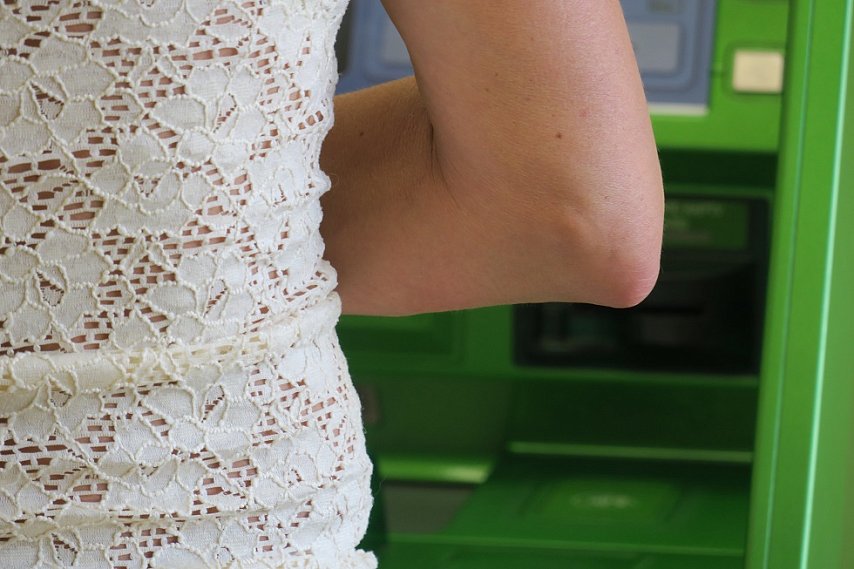 Банки начнут отслеживать снятие наличных в банкоматах