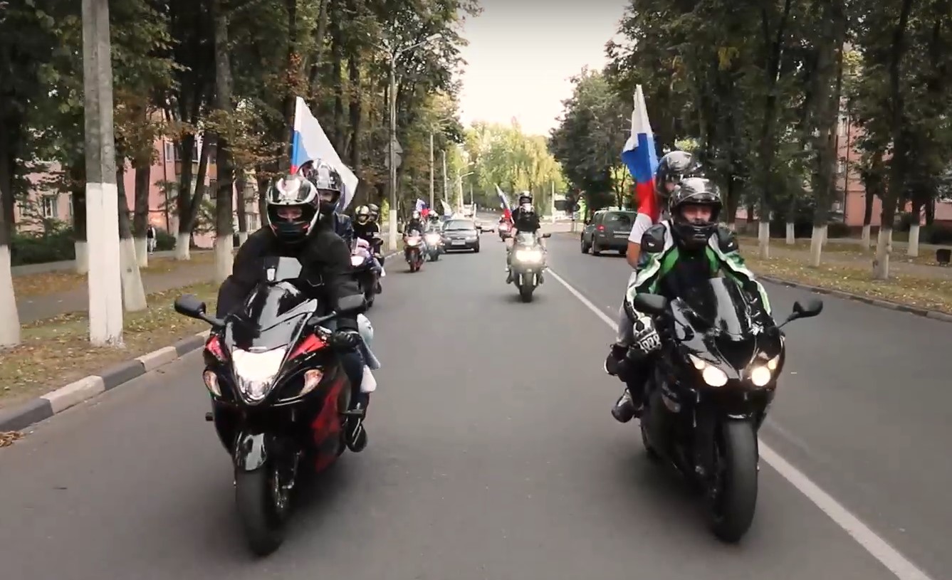 В Железногорске горняки присоединились к празднованию Дня флага РФ
