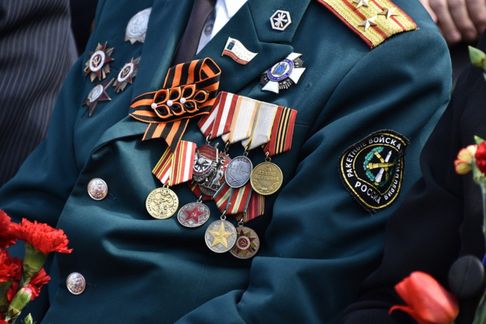 Железногорские ветераны получили выплаты в связи с юбилеем Великой Победы