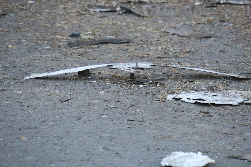 В Железногорском районе обломки беспилотника повредили здание детсада и частный дом