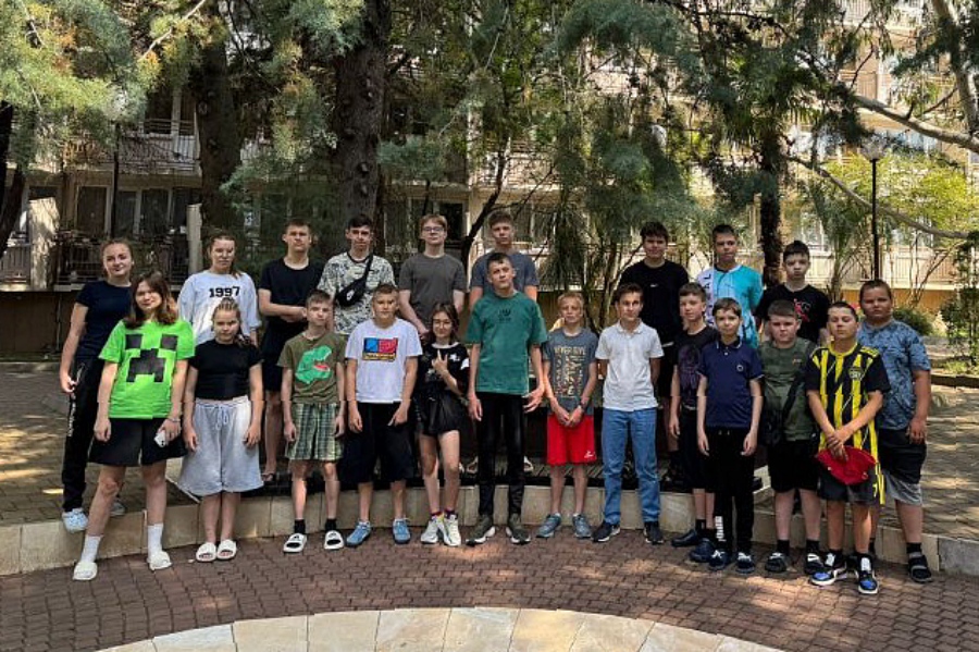 Юные теннисисты из Железногорска отправились на сборы в Сочи