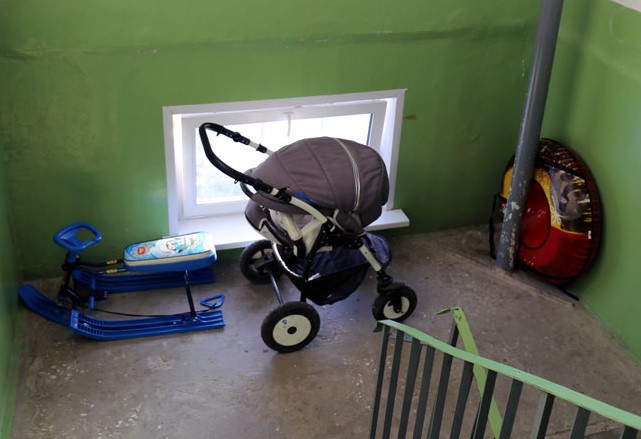 В подъездах многоэтажек запретили хранить детские коляски