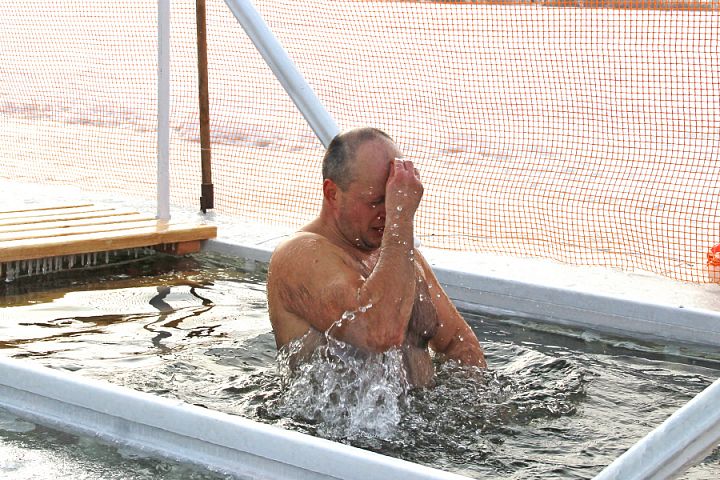 Железногорцам вновь напоминают об осторожности во время крещенских купаний