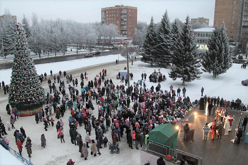Ёлок не будет: в Курской области запретили проводить массовые новогодние мероприятия