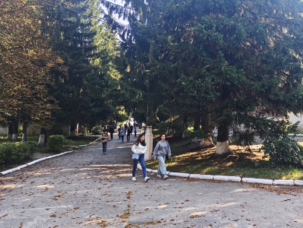 напротив студенческий городок ЖГМК (1).jpg