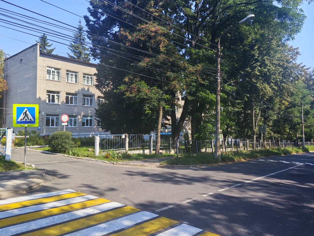 с одной стороны - школа № 6.jpg