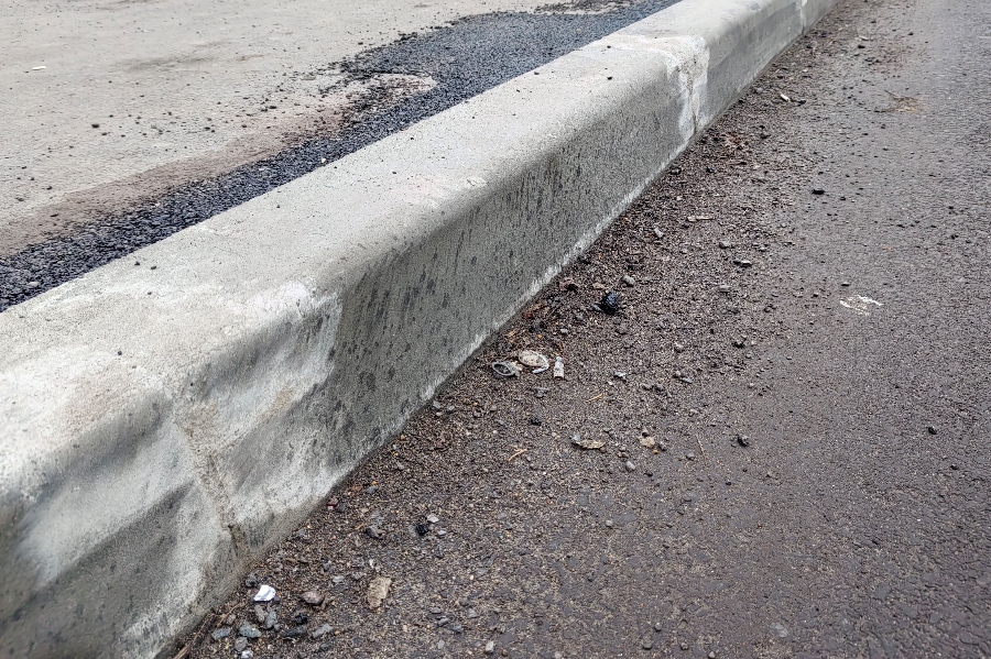 Бордюрные швы скрепили раствором.jpg