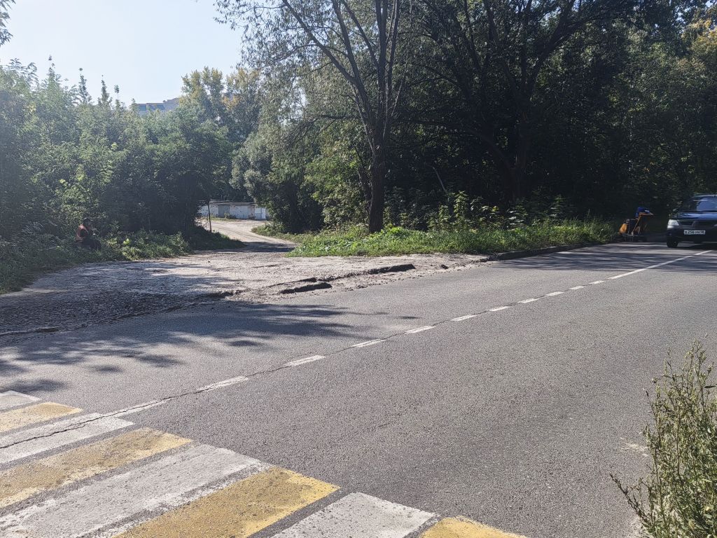 Соединяет Мира-Голенькова и мкр. Яблоневый сад разбитая грунтовка.jpg