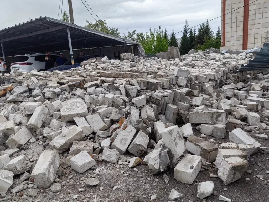 стена на стоянке.jpg