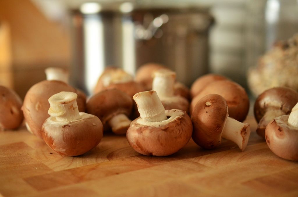 mushrooms-brown-mushrooms-cook-eat.jpg
