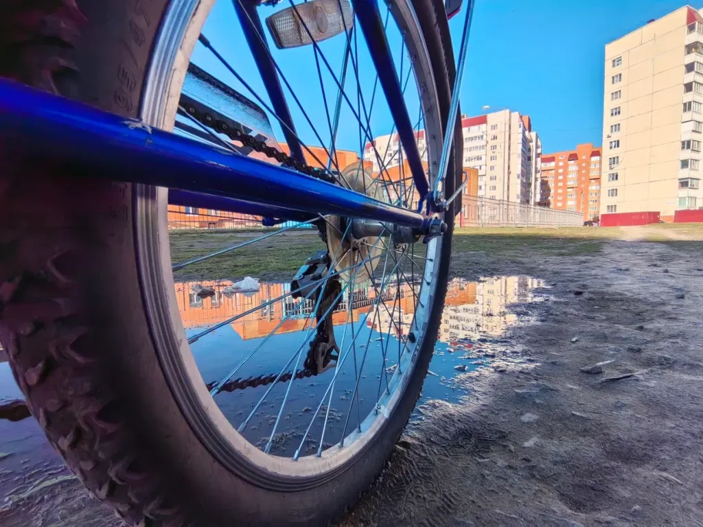 Между школой и садом нет тротуара.jpg